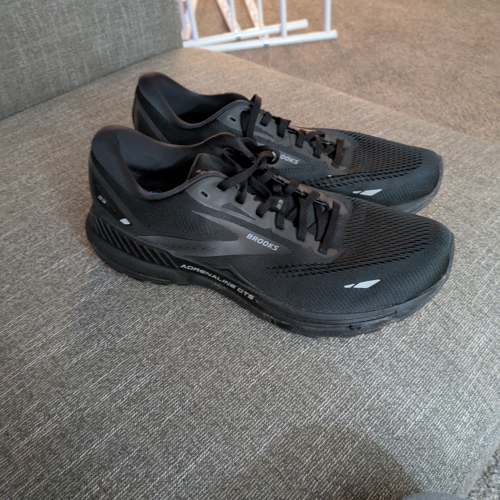 Brooks Men's Black Running Shoes